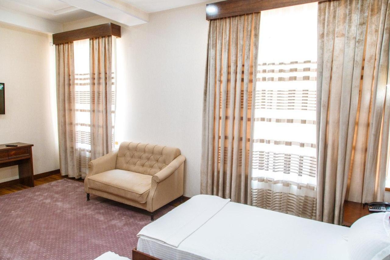 Shedevr Plaza Hotel Namangan Exterior foto